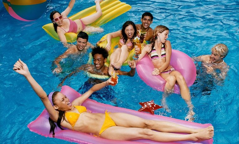 Pool party-sweet-16-party-ideas