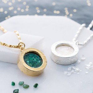 normal_emerald-birthstone-locket-necklace