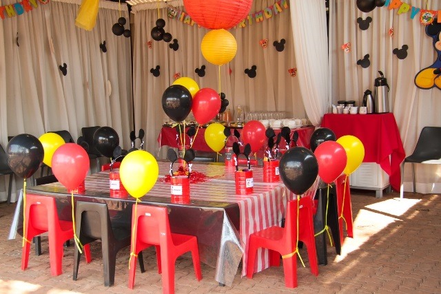 Mickey-Mouse-Birthday-Party-Ideas-table-decorations-at venue