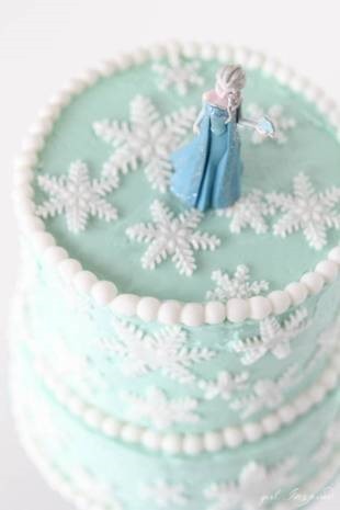 Frozen Birthday Snowflake Inspired Cake